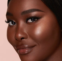 مجموعة شارلوت تيلبوري بيلو توك أيقونية للشفاه والخدود
 حديث الوسادة المتوسط