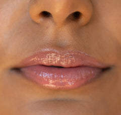 جيلي زيت الشفاه ShineOn من Tower28 (حجم العينة)