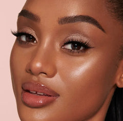 مجموعة شارلوت تيلبوري بيلو توك أيقونية للشفاه والخدود
 حديث الوسادة الأصلي