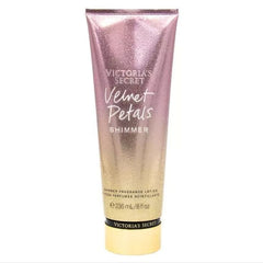 لوشن الجسم المعطر فيلفيت بيتالز من فيكتوريا سيكريت