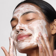 غسول الوجه الرغوي اللطيف والمرطب من كلارنس