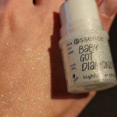 Essence Baby Got Diamond highlighter stick