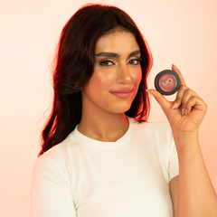 مو الخد والشفاه