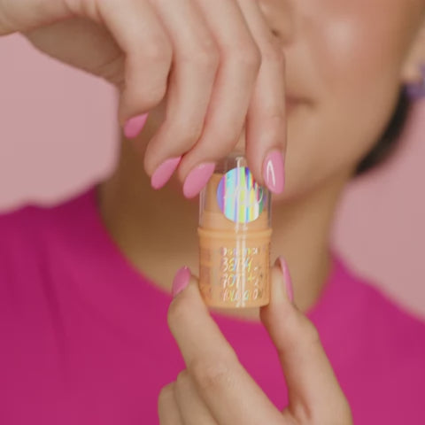 Essence BABY GOT HOLO GLOW highlighter stick