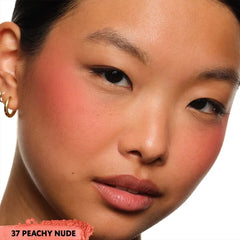 بودرة خدود Make Me Blush من Yves Saint Laurent، قابلة للبناء وتدوم حتى 24 ساعة