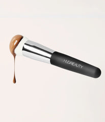 HUDA BEAUTY EASY BLUR BASE BRUSH FULL SIZE